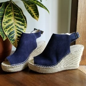 NWOT Kenneth Cole Navy Wedges